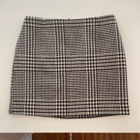 H&M Black & White Houndstooth Plaid Mini Skirt Size 8 - Picture 2 of 8